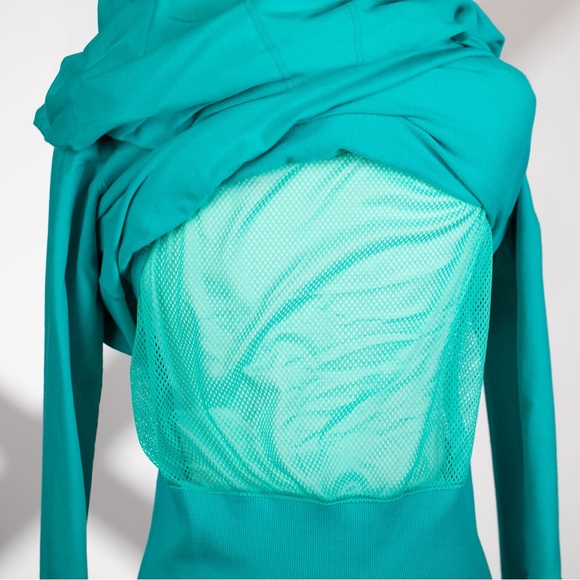 SOLD!!! 
Lululemon Turquoise Zip-Up Hoodie, Size 6 (Excellent Condition) - Picture 4 of 11